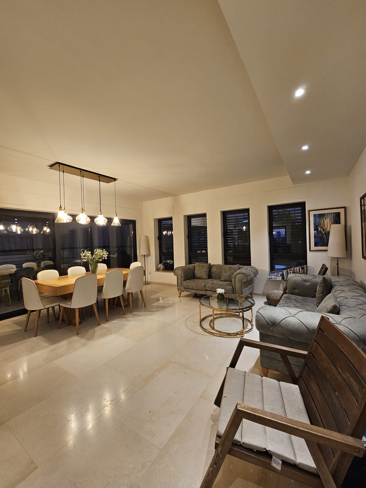 Haari 4 • Rehavia Duplex backdrop